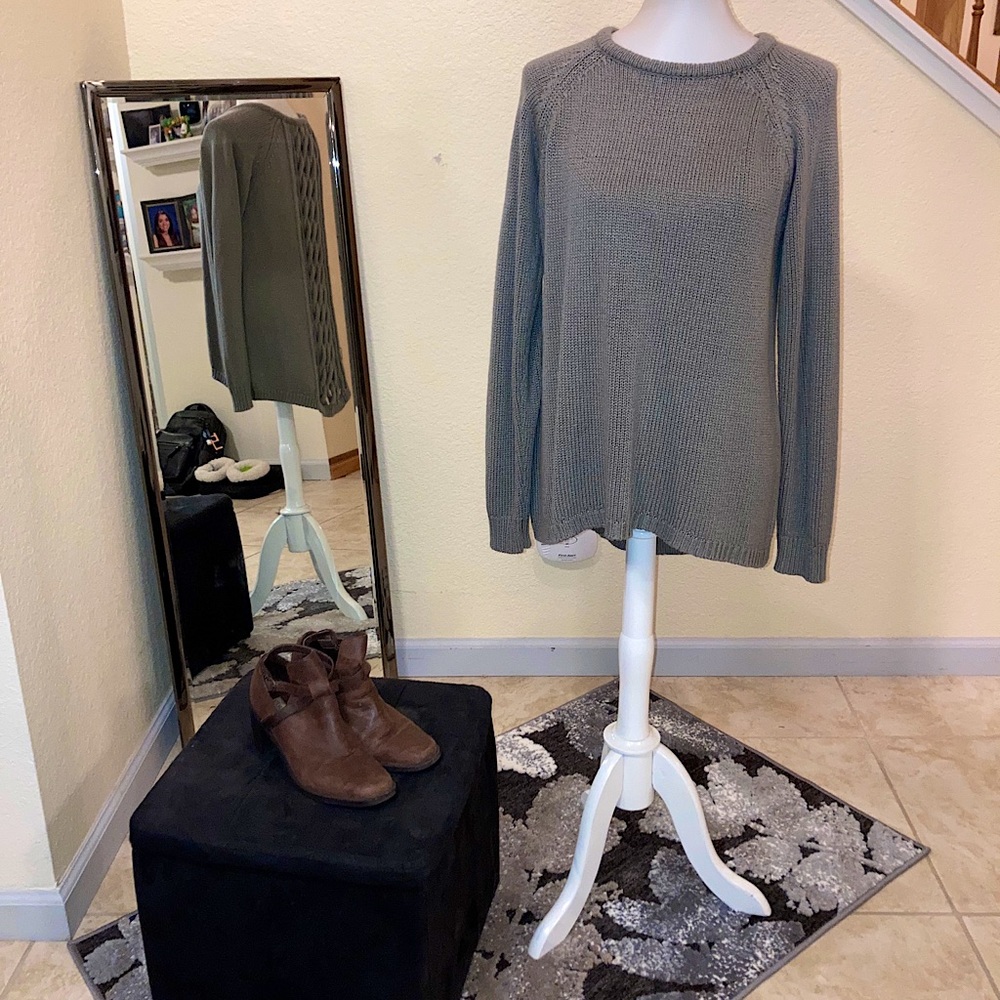 Long sleeve knitted sweater